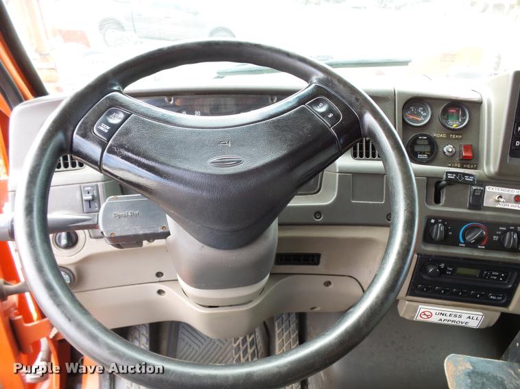 image for item L2658 2001 Sterling L7500 dump truck