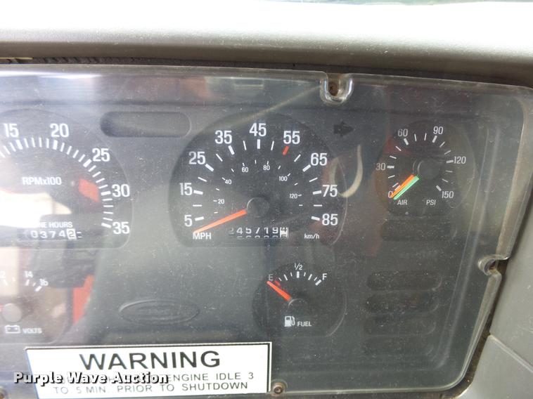 image for item L2658 2001 Sterling L7500 dump truck