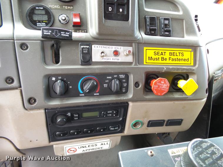 image for item L2658 2001 Sterling L7500 dump truck