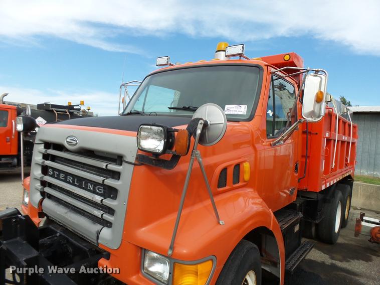 image for item L2658 2001 Sterling L7500 dump truck