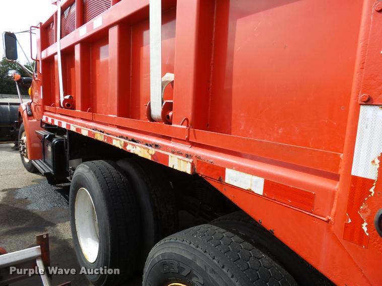 image for item L2658 2001 Sterling L7500 dump truck