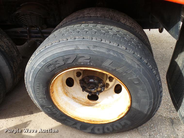 image for item L2658 2001 Sterling L7500 dump truck