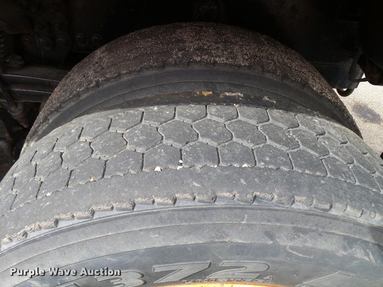 image for item L2658 2001 Sterling L7500 dump truck