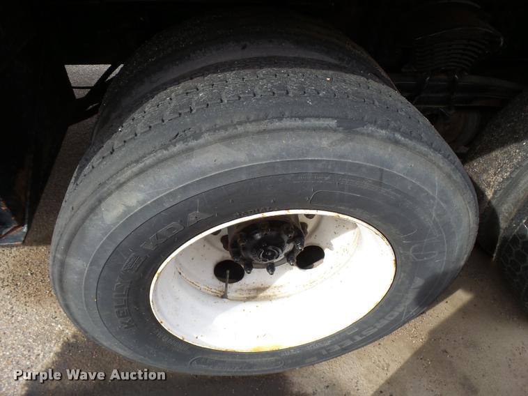 image for item L2658 2001 Sterling L7500 dump truck