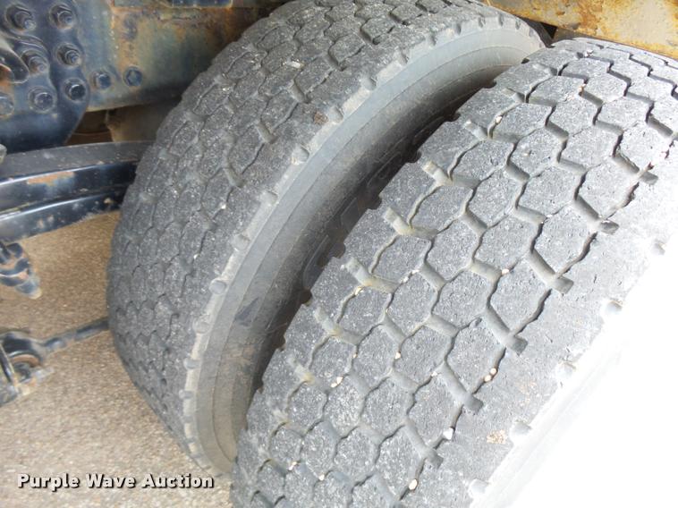 image for item L2658 2001 Sterling L7500 dump truck