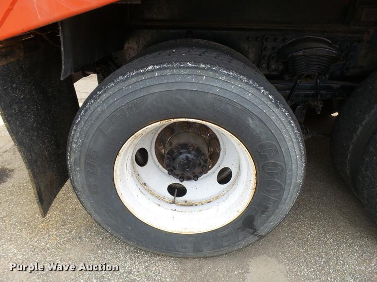 image for item L2658 2001 Sterling L7500 dump truck