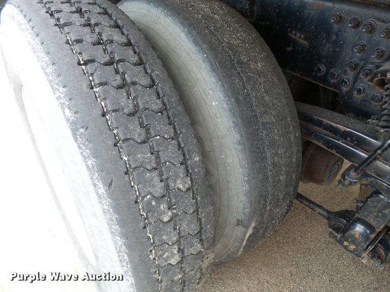 image for item L2658 2001 Sterling L7500 dump truck