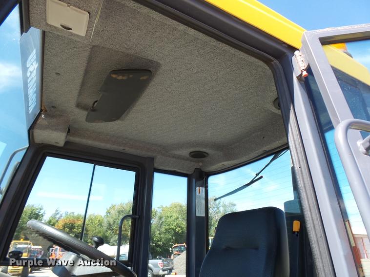 image for item L2660 2002 Komatsu WA75-3 wheel loader