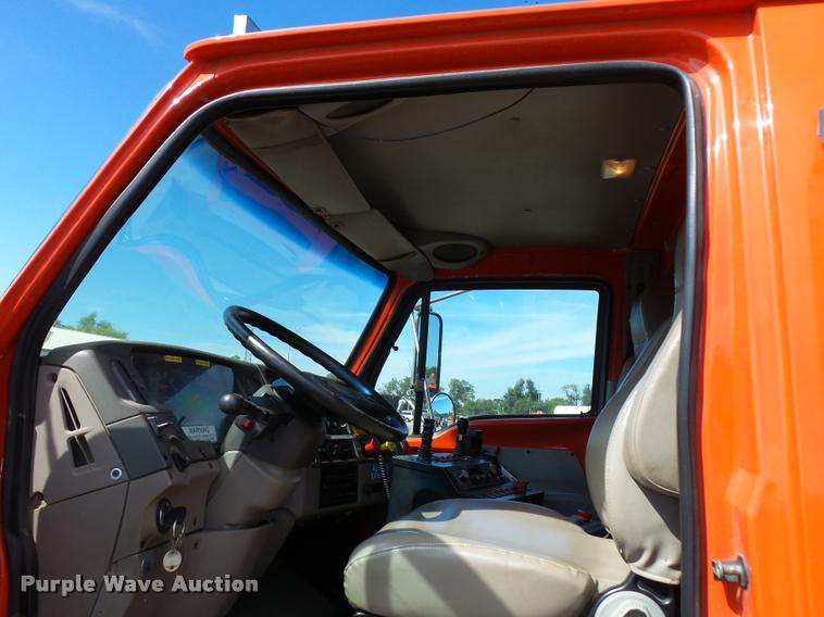 image for item L2662 2001 Sterling L7500 dump truck