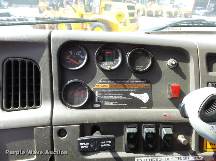 image for item L2662 2001 Sterling L7500 dump truck