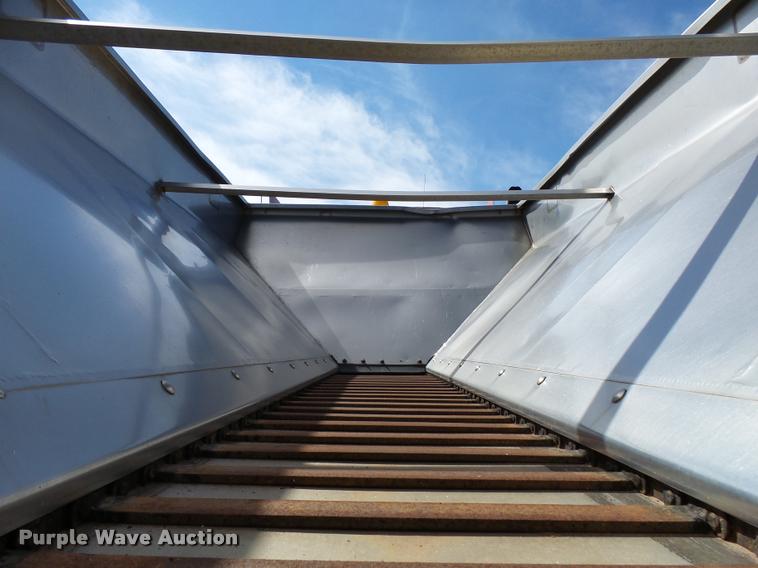 image for item L2662 2001 Sterling L7500 dump truck