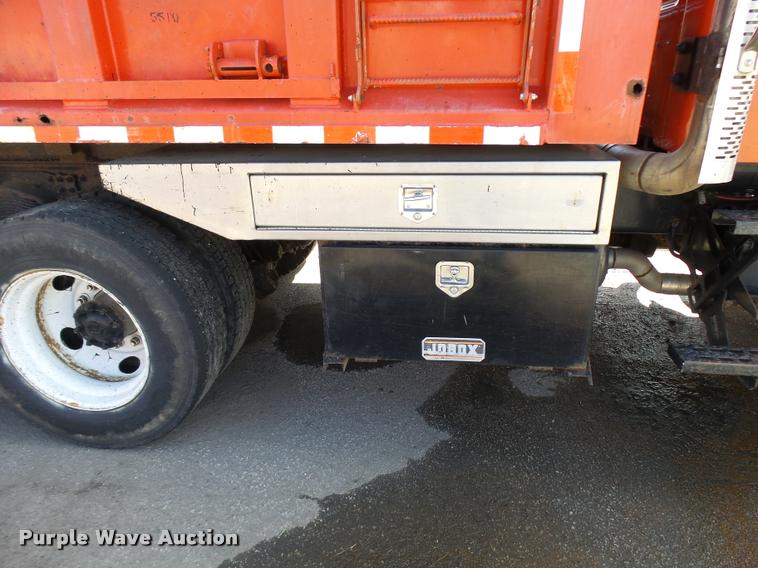 image for item L2662 2001 Sterling L7500 dump truck