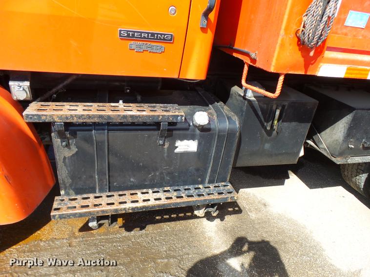 image for item L2662 2001 Sterling L7500 dump truck