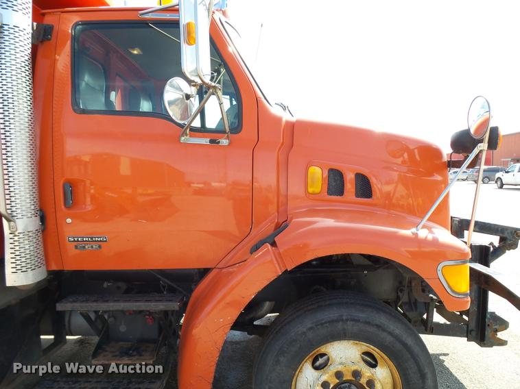 image for item L2662 2001 Sterling L7500 dump truck