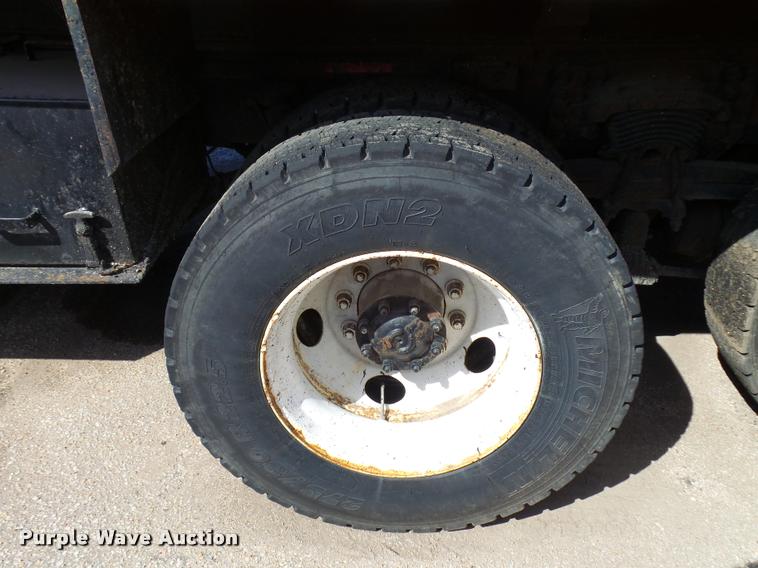 image for item L2662 2001 Sterling L7500 dump truck