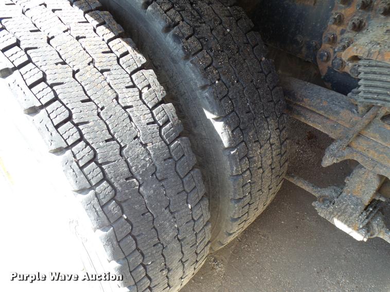 image for item L2662 2001 Sterling L7500 dump truck