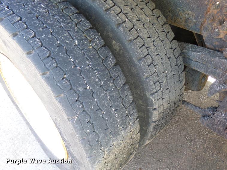 image for item L2662 2001 Sterling L7500 dump truck