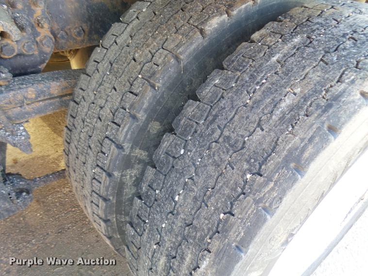 image for item L2662 2001 Sterling L7500 dump truck