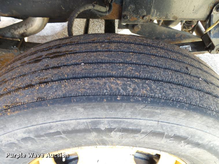 image for item L2662 2001 Sterling L7500 dump truck