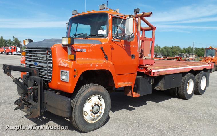 image for item L2663 1996 Ford LNT9000 flatbed truck