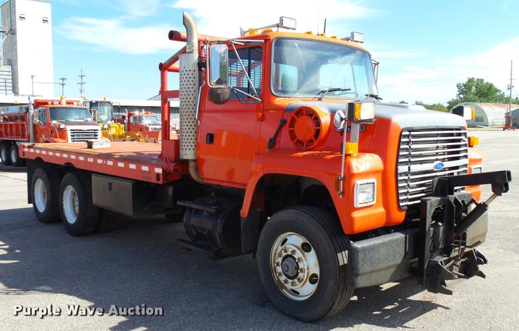 image for item L2663 1996 Ford LNT9000 flatbed truck