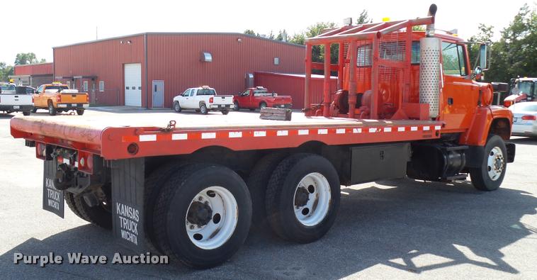 image for item L2663 1996 Ford LNT9000 flatbed truck