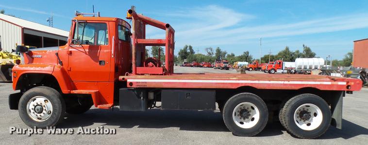 image for item L2663 1996 Ford LNT9000 flatbed truck