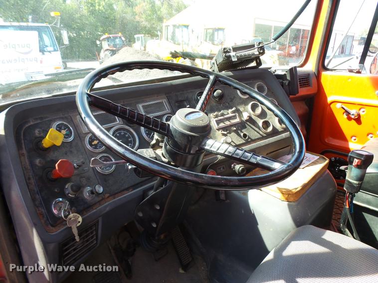 image for item L2663 1996 Ford LNT9000 flatbed truck