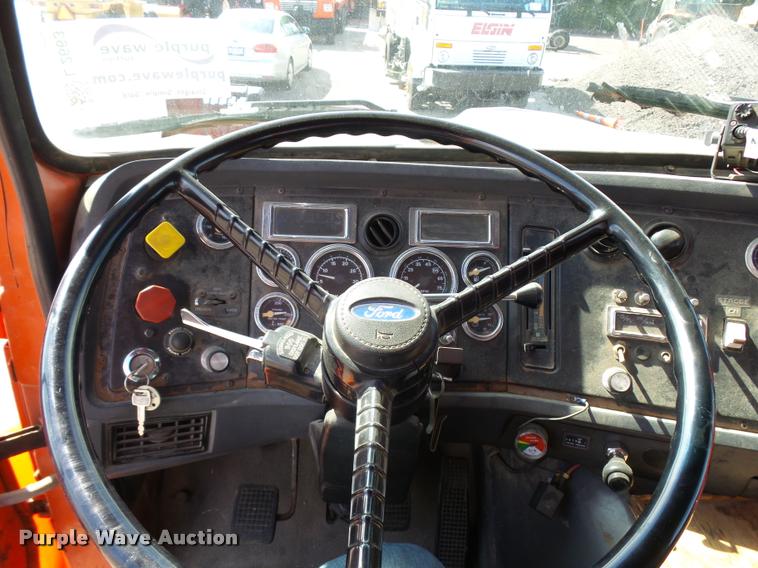 image for item L2663 1996 Ford LNT9000 flatbed truck