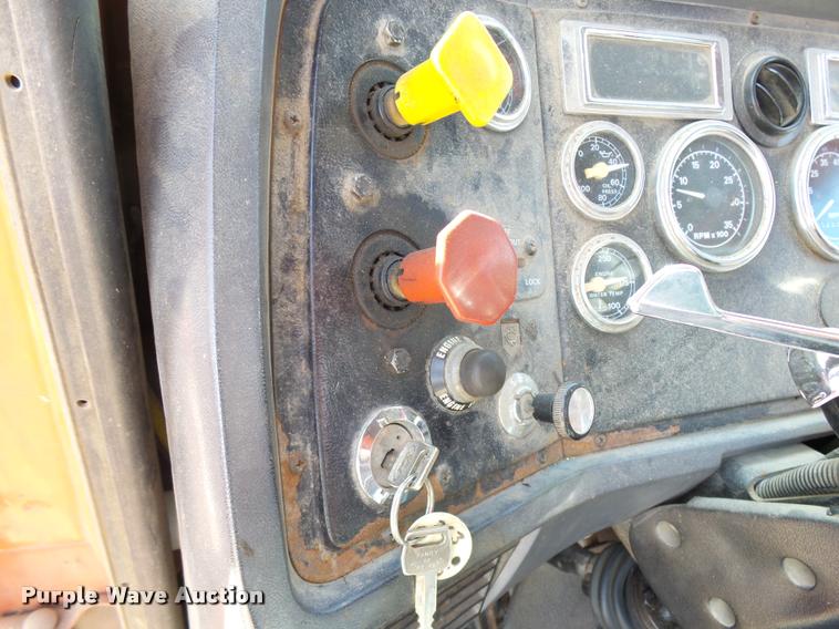 image for item L2663 1996 Ford LNT9000 flatbed truck