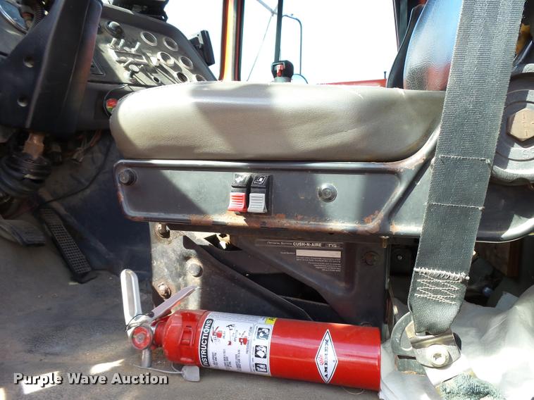 image for item L2663 1996 Ford LNT9000 flatbed truck