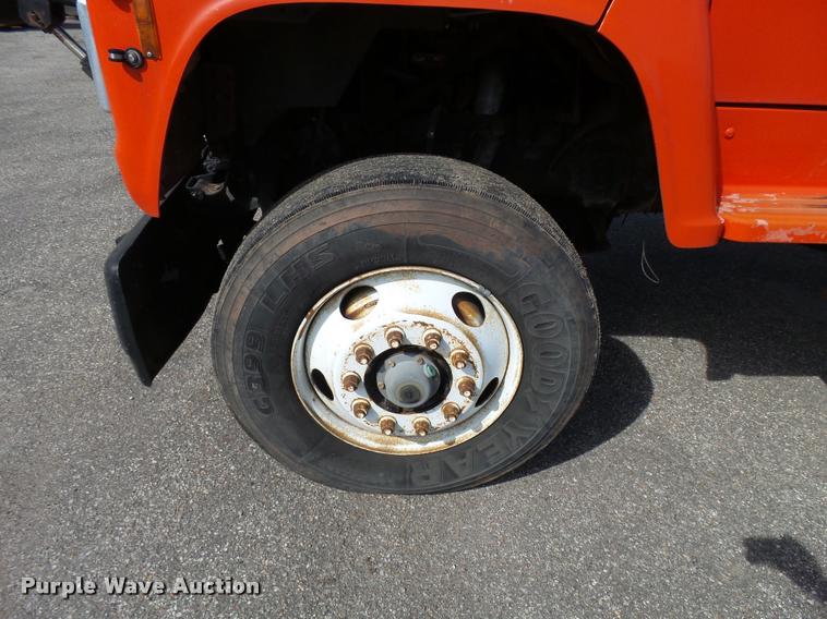 image for item L2663 1996 Ford LNT9000 flatbed truck