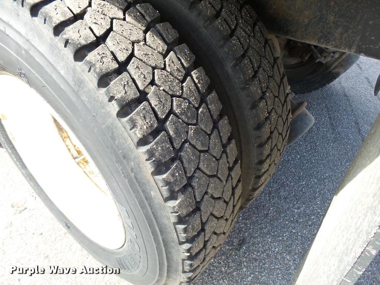 image for item L2663 1996 Ford LNT9000 flatbed truck