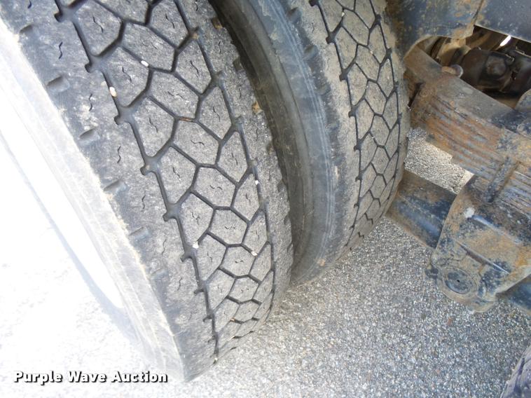 image for item L2663 1996 Ford LNT9000 flatbed truck