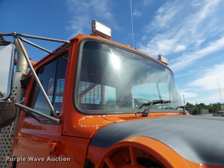 image for item L2663 1996 Ford LNT9000 flatbed truck