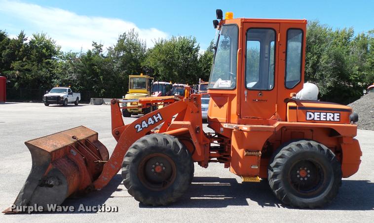 image for item L2664 1998 John Deere 244H wheel loader