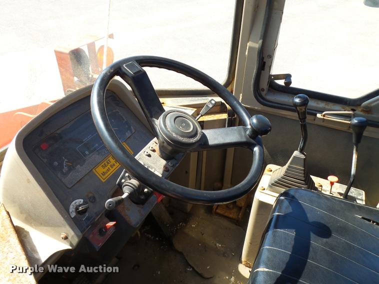 image for item L2664 1998 John Deere 244H wheel loader