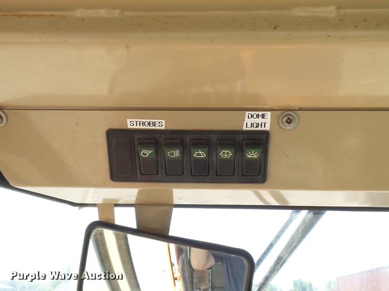 image for item L2664 1998 John Deere 244H wheel loader