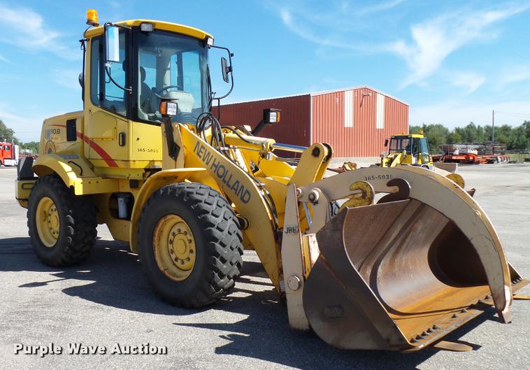 image for item L2665 2004 New Holland LW110B wheel loader