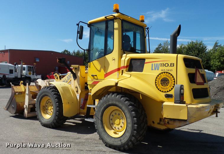 image for item L2665 2004 New Holland LW110B wheel loader