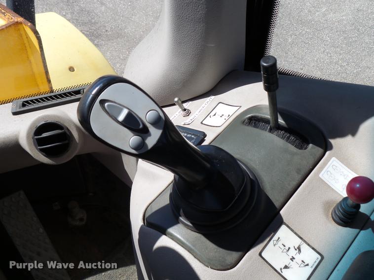 image for item L2665 2004 New Holland LW110B wheel loader