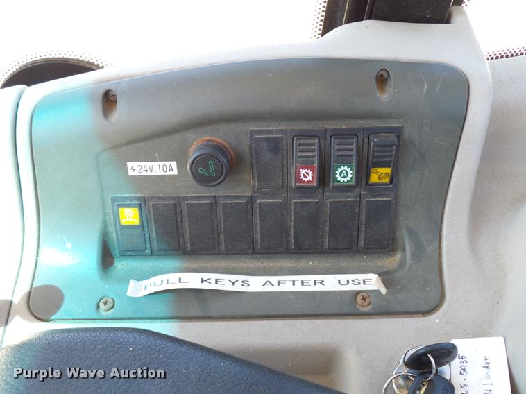 image for item L2665 2004 New Holland LW110B wheel loader