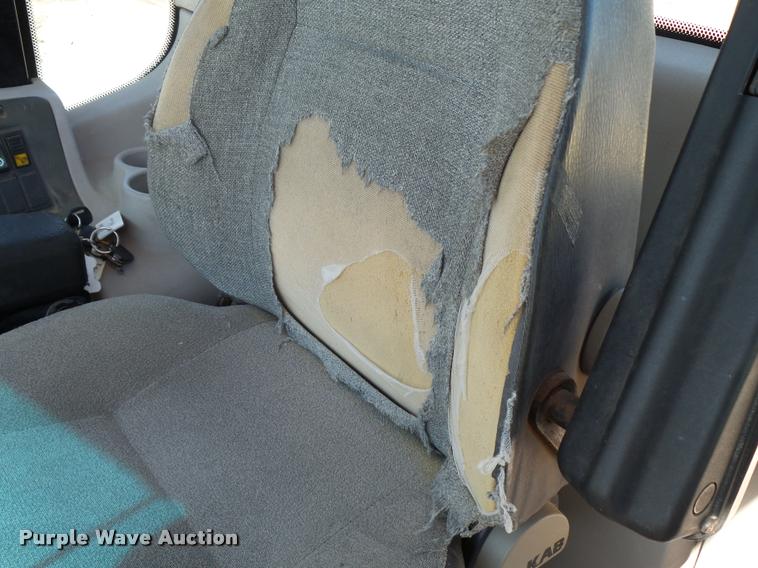 image for item L2665 2004 New Holland LW110B wheel loader