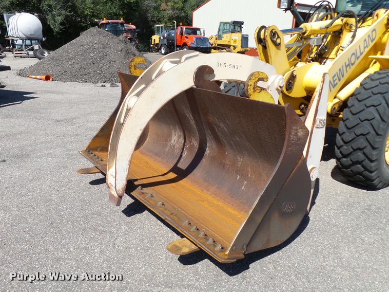 image for item L2665 2004 New Holland LW110B wheel loader