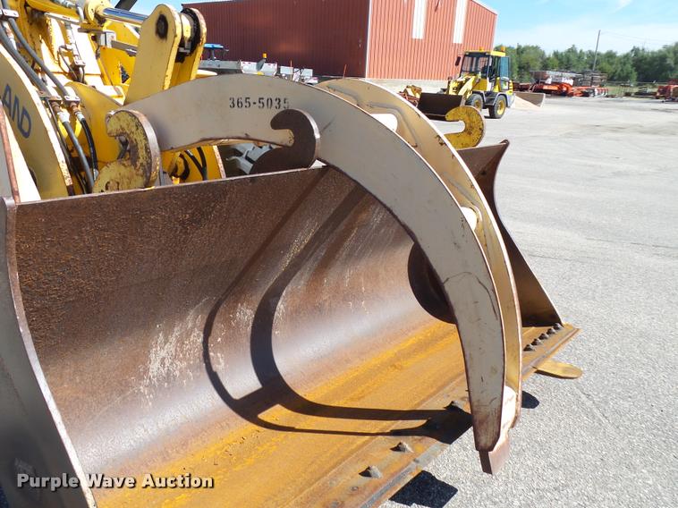 image for item L2665 2004 New Holland LW110B wheel loader