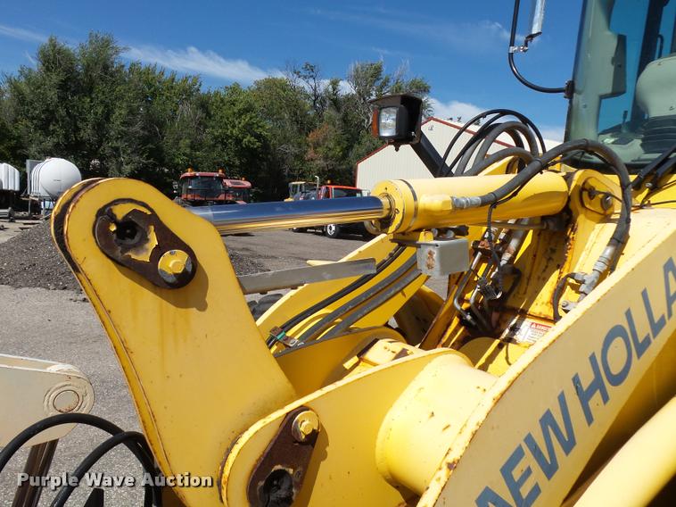 image for item L2665 2004 New Holland LW110B wheel loader