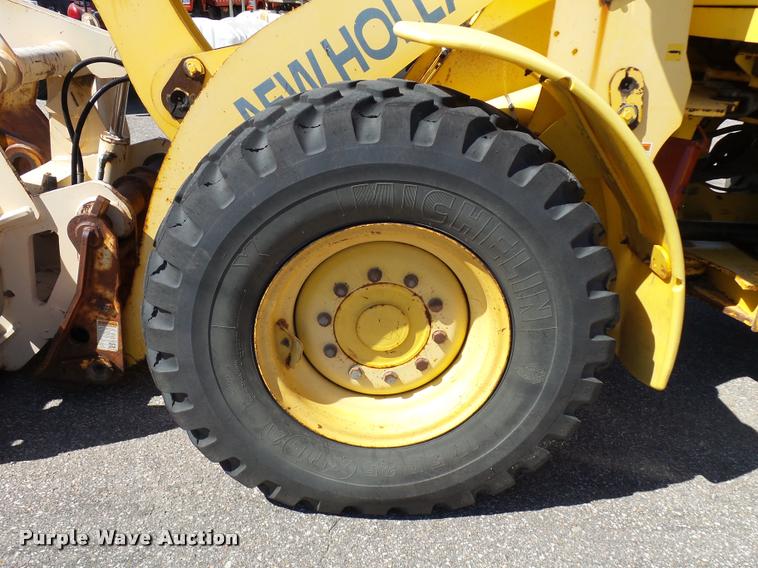 image for item L2665 2004 New Holland LW110B wheel loader
