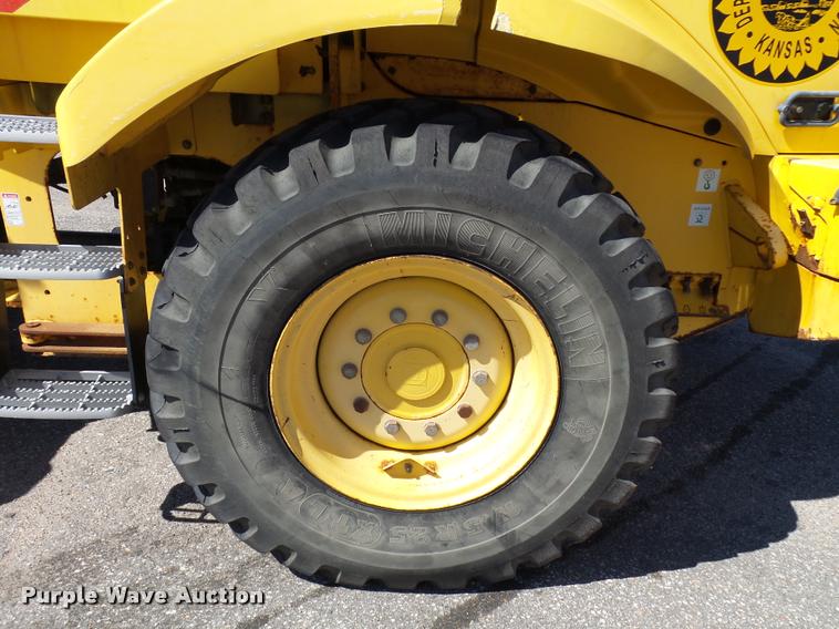 image for item L2665 2004 New Holland LW110B wheel loader