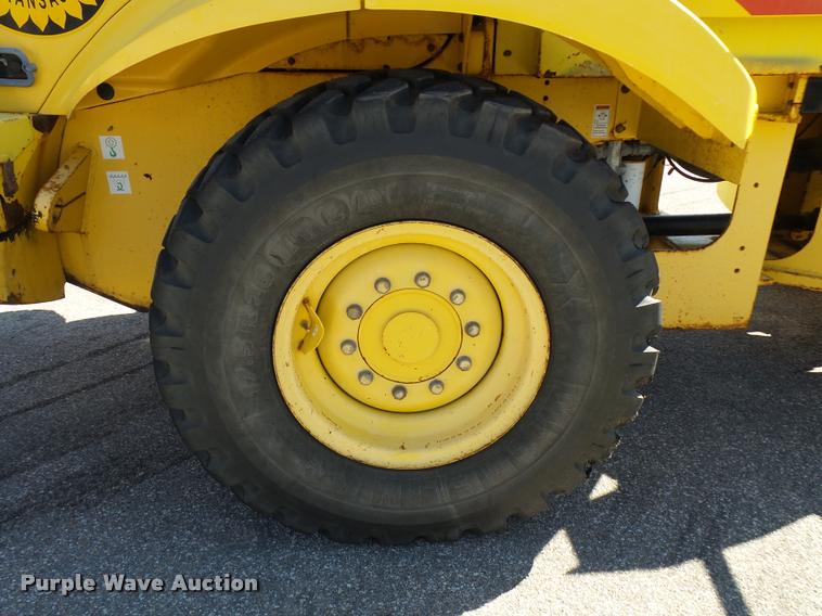 image for item L2665 2004 New Holland LW110B wheel loader