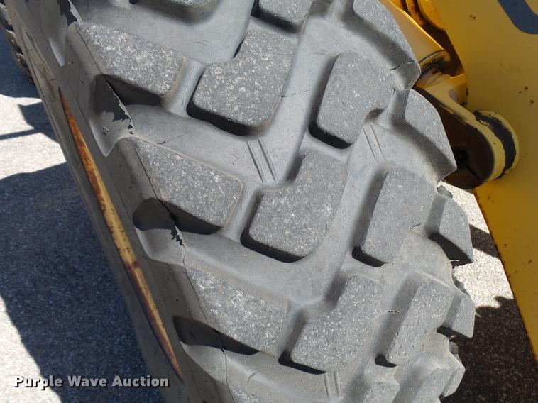 image for item L2665 2004 New Holland LW110B wheel loader